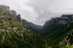 Η χαράδρα του Βίκου από τα δυτικά ΧΠ - ΧΑΡΗΤΑΚΗΣ ΠΑΠΑΙΩΑΝΝΟΥ/ HARITAKIS PAPAIOANNOU